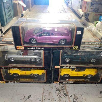#7514 • (5) Maisto Die Cast Cars

