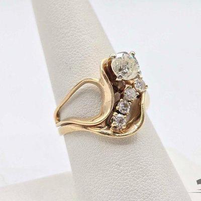 #702 • 14K Gold Diamond Ring, 5.37g
