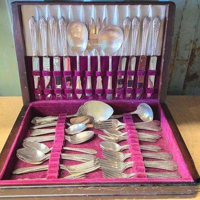#3072 • Silverware Set W/ Wood Box
