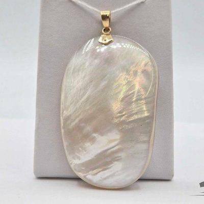 #712 • 14k Gold Mother of Pearl Pendant, 25.97g
