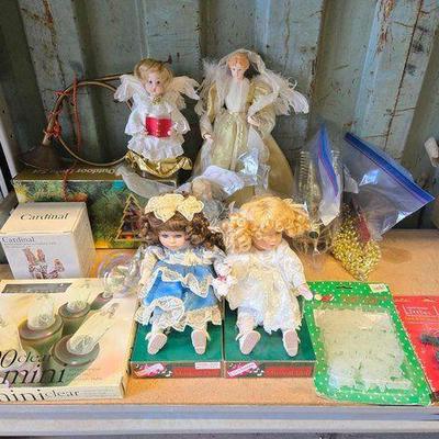 #3052 • Christmas Decor & Supplies
