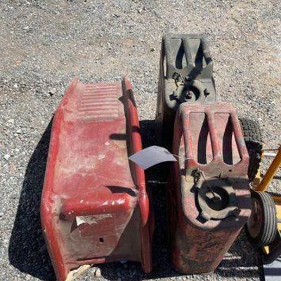 #82004 • (2) Gas Cans & (2) Ramps
