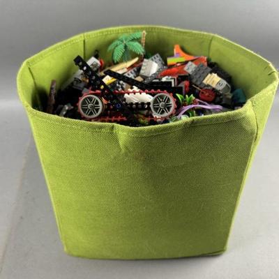 Lot 259 | Various Legos
