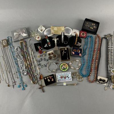 Lot 459 | Costume Jewelry
