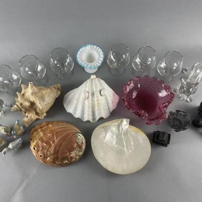 Lot 492 | Contents on Table
