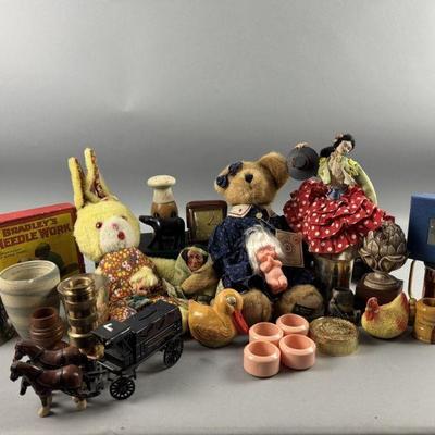 Lot 350 | Old Toys and Decorative Pieces
