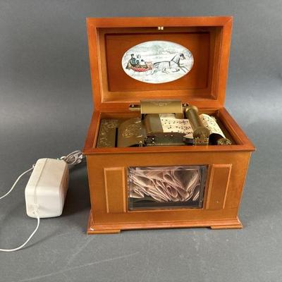 Lot 453 | Vintage Music in Motion Christmas Music Box
