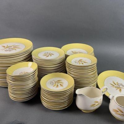 Lot 479 | Set of Autumn Gold Dishes
