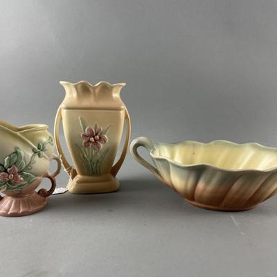 Lot 324 | Vintage Hull Pottery
