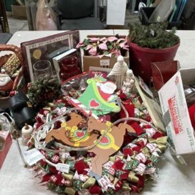 Lot 665 | Large Christmas Lot
