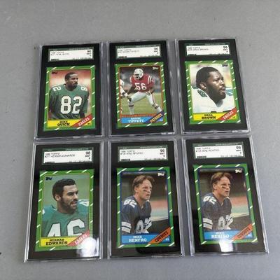 Lot 138 | 1986 Topps Mint Football Cards
