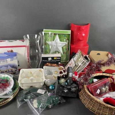 Lot 532 | Miscellaneous Christmas Lot

