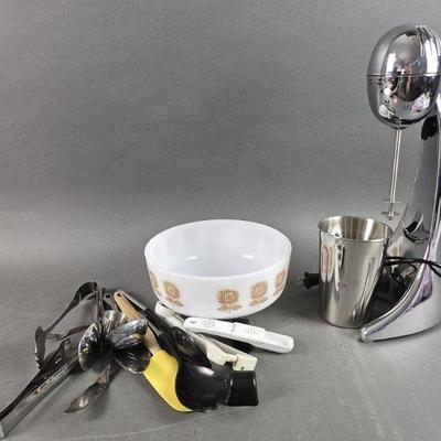 Lot 578 | Oster Milkshake Maker and Other Kitchen Items
