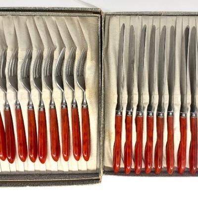 Like new Universal flatware w/ Bakelite handles