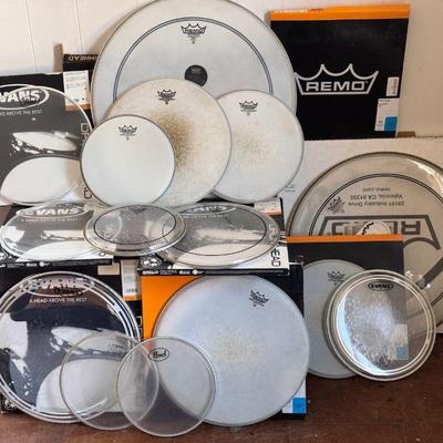 (15) DrumHeads Feat. Evans & Remo
