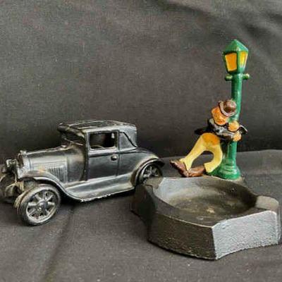 Arcade Freeport Ill. Vintage Metal Car * Lamppost Metal Ashtray

