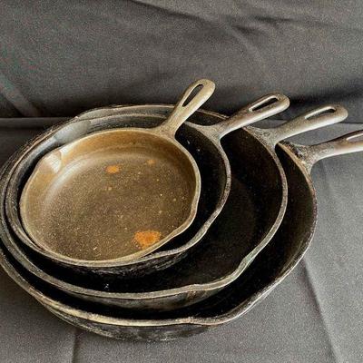 Set of 4 Cast Iron Skillets
