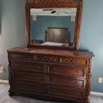 Queen bedroom set dresser