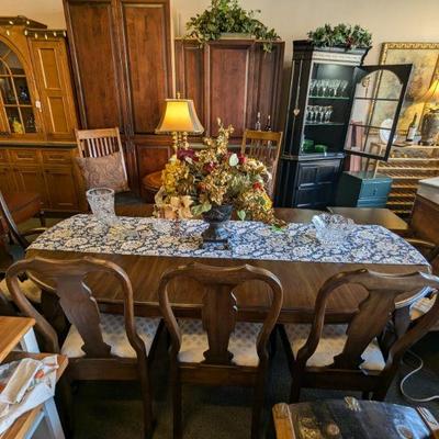 Sale Photo Thumbnail #142: Floral Centerpieces, Crystal Cornucopia, more Crystal items, Pennsylvania Formal Dining Room Set with Six Chairs and Two Leafs.  Just Beautiful