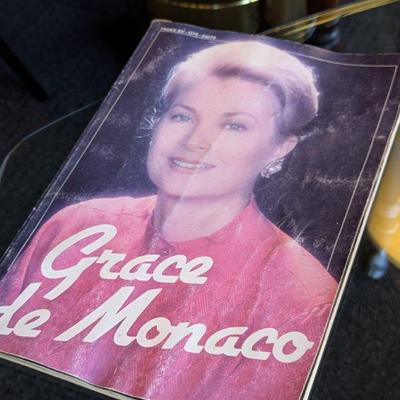 Biography of Princess Grace of Monaco with Many Photos of Events, Family and Pictures with Movie Stars, etc.  From France. Rare Find!...