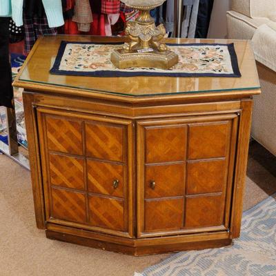 Please visit our showroom room November 1-3, 2024 10am-5pm to purchase items.