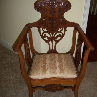 Sale Photo Thumbnail #12: Antique/Vintage Victorian Style Roman Chair.