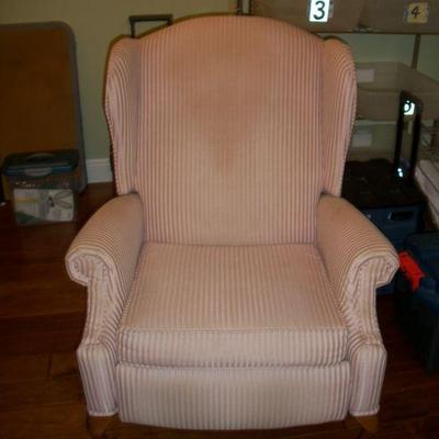 ***BIN*** Vintage Broyhill Ladies Pink and Cream Wing Back Recliner Chair - $160.00