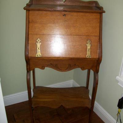 ***BIN*** Antique/Vintage Ladies Drop front Desk - 130.00