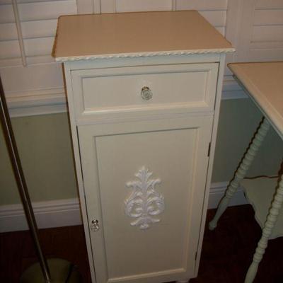 Antique White 1 Drawer & Door Cabinet