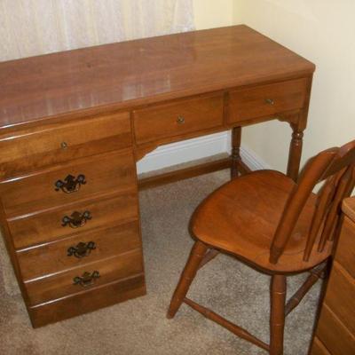 5 Drawer Desk with chair