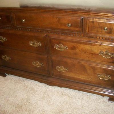 Close up of 7 Drawer Dresser