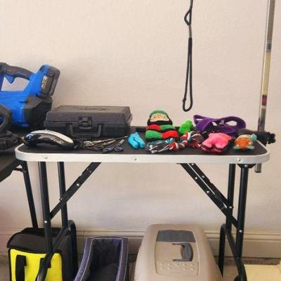 Pet Grooming Stand & Supplies