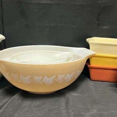 Ct139 vintage pyrex friends