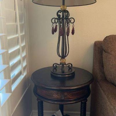 Tt115 stylish hooker side table and lamp