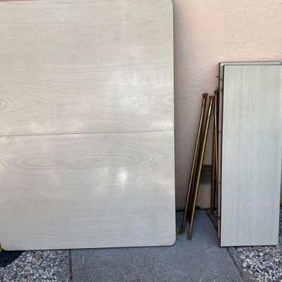 1960 Formica table with 2 leaves