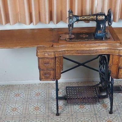 Antique White Family Rotary Sewing Machine with Wooden HideAway Table