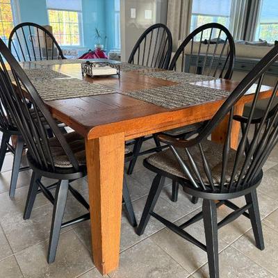 Farmhouse style dining table comes with 2 leave and 8 Windsor chairs, excellent condition 