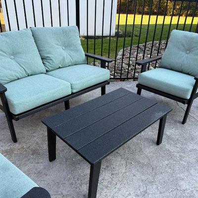 Pollywood outdoor furniture, excellent condition