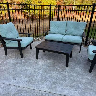 Pollywood outdoor furniture, excellent condition