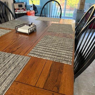 Farmhouse style dining table comes with 2 leave and 8 Windsor chairs, excellent condition 
