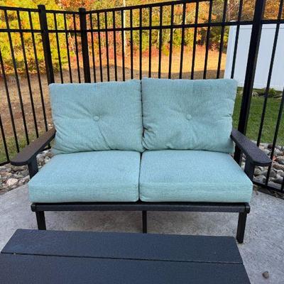 Pollywood outdoor furniture, excellent condition