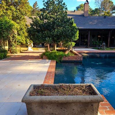 There are four of these planters, they are extrememly heavy. If you plan to purchase, please plan to hire movers.