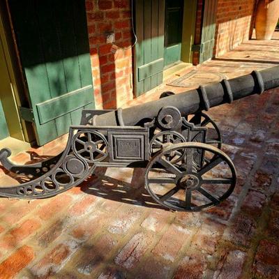 Decorative cast iron cannon