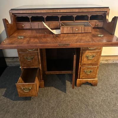 English antique - Queen Anne walnut finish knee-hold desk