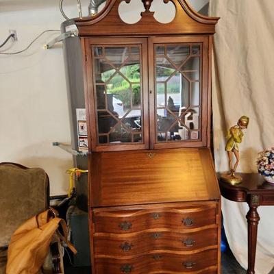 Display hutch