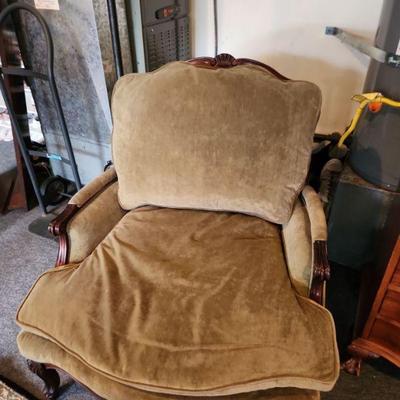 Sale Photo Thumbnail #24: Oversize side chair