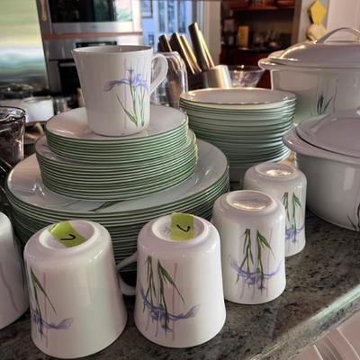 CORELLE SET W/SERVING PCS