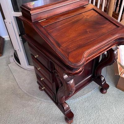 SMALL WOODEN DESK