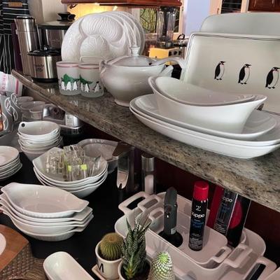 WHITE SERVING DIHWARE