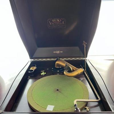 VICTROLA-WORKING